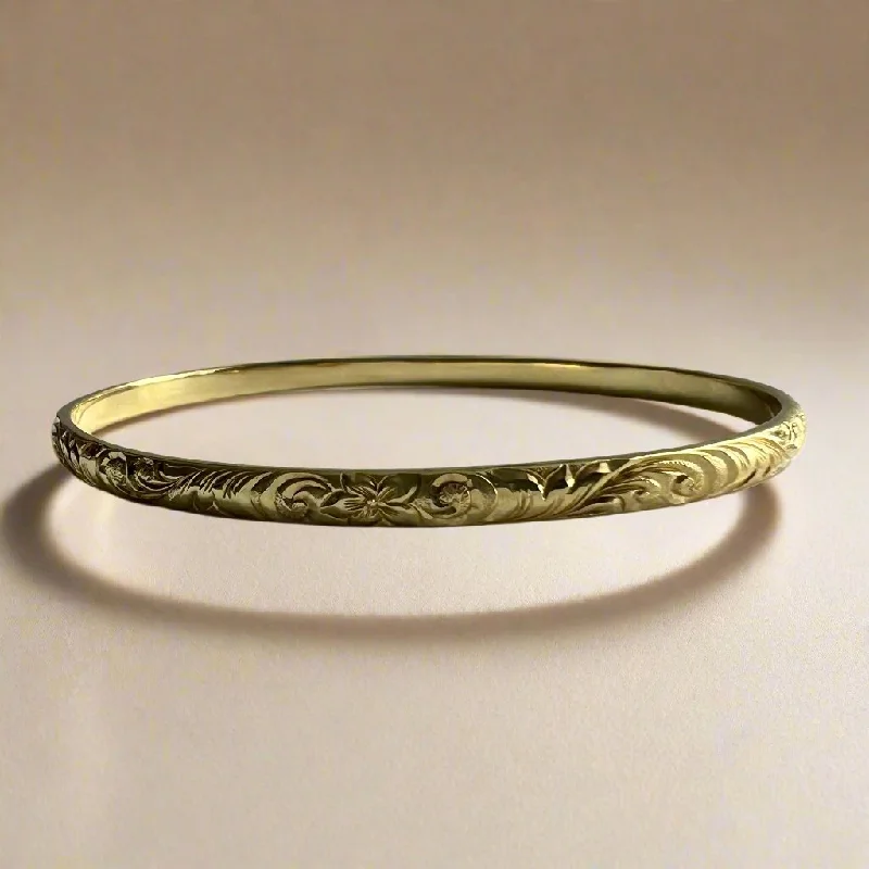 Old English & Hibiscus 4mm Bangle Bracelet in 18K Yellow Gold