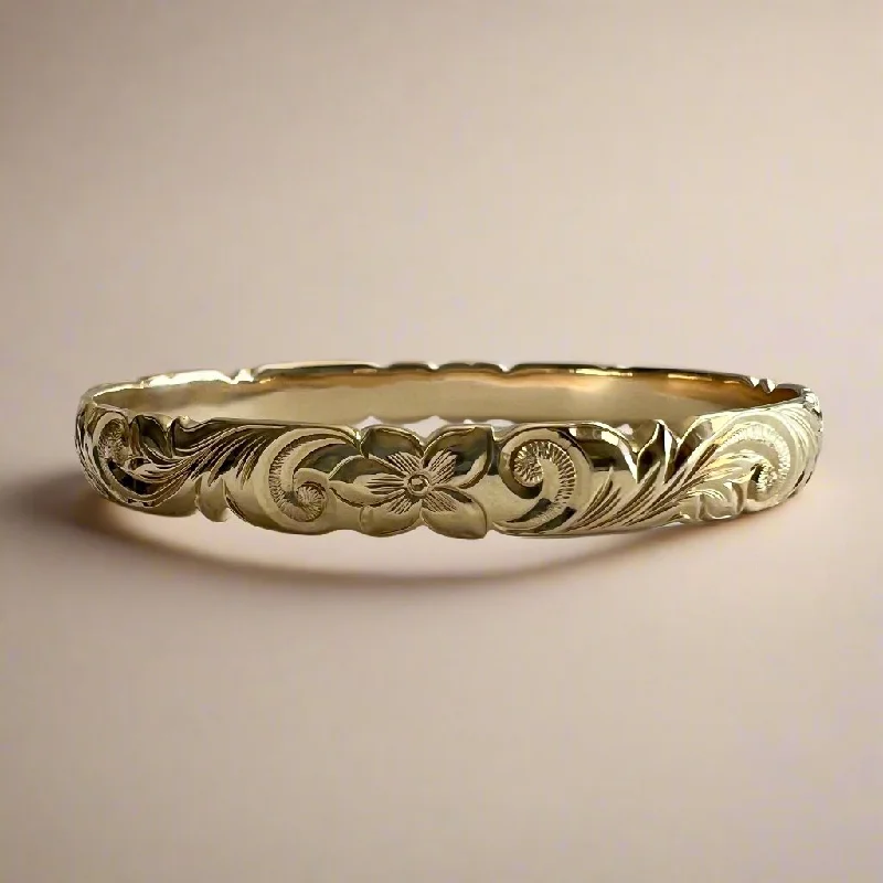 Scalloped Old English & 2x Hibiscus 8mm Bangle Bracelet in 14K Yellow Gold